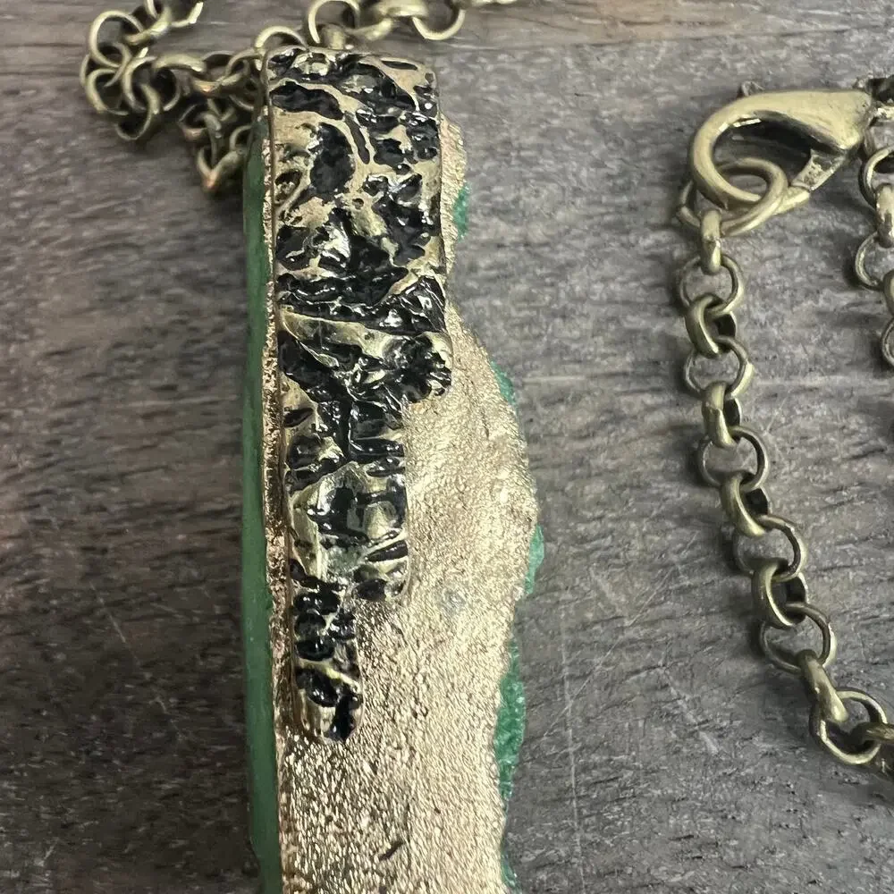Vibrant Green Druzy Agate Gold Tone Bar Pendant Necklace with Fringe